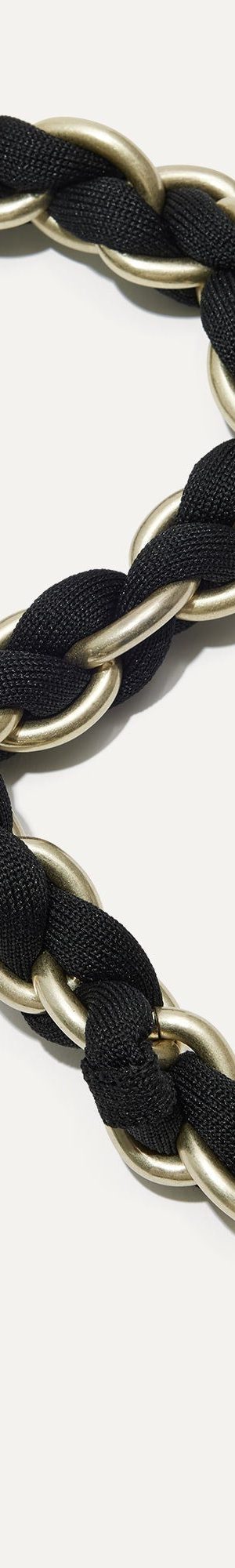 The Shoulder Strap - Black Chain