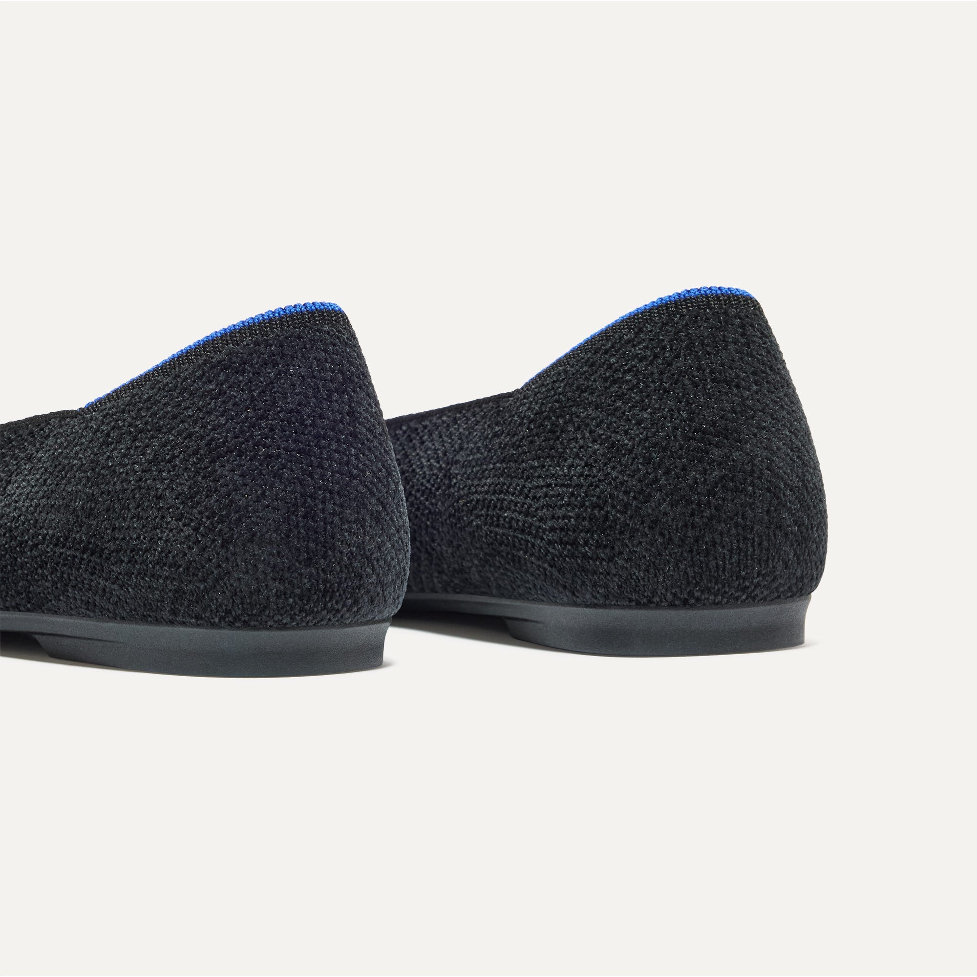 The ReVelvet™ Emblem Point II - ReVelvet™ Black - Image 6