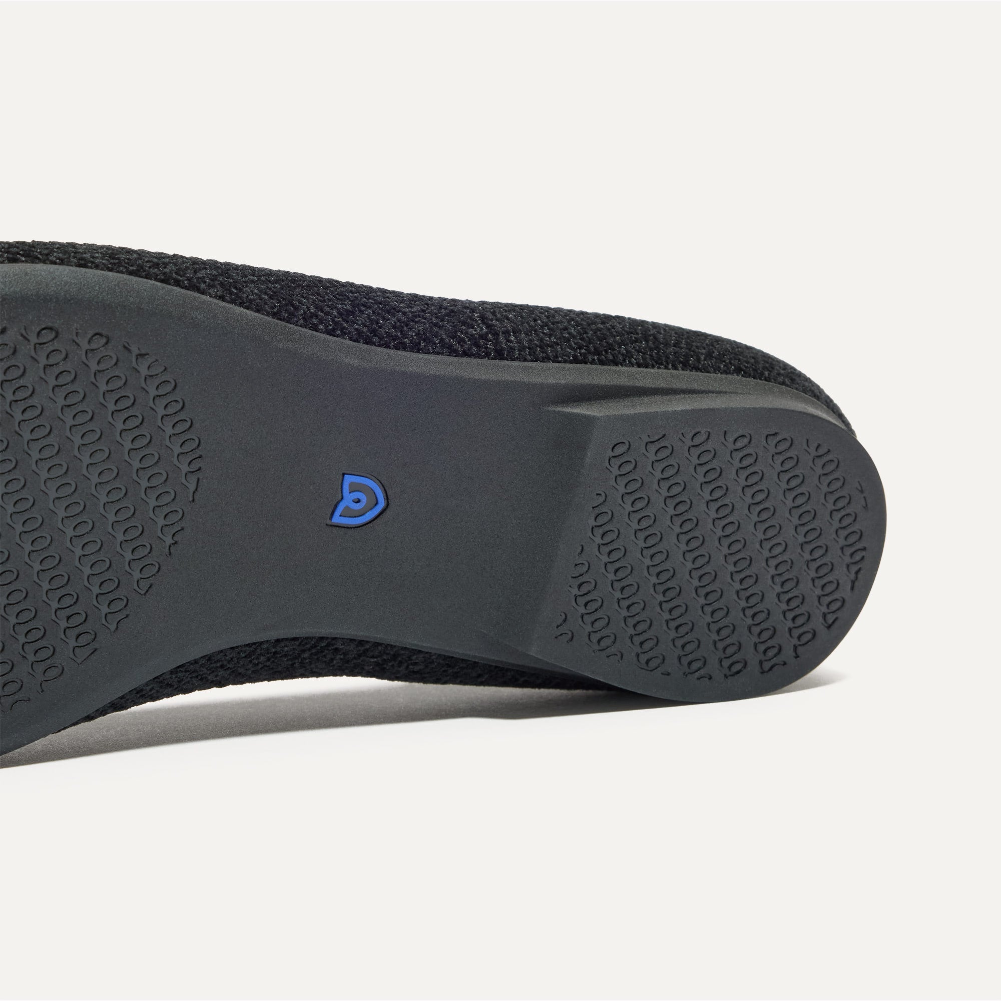 The ReVelvet™ Emblem Point II - ReVelvet™ Black - Image 7